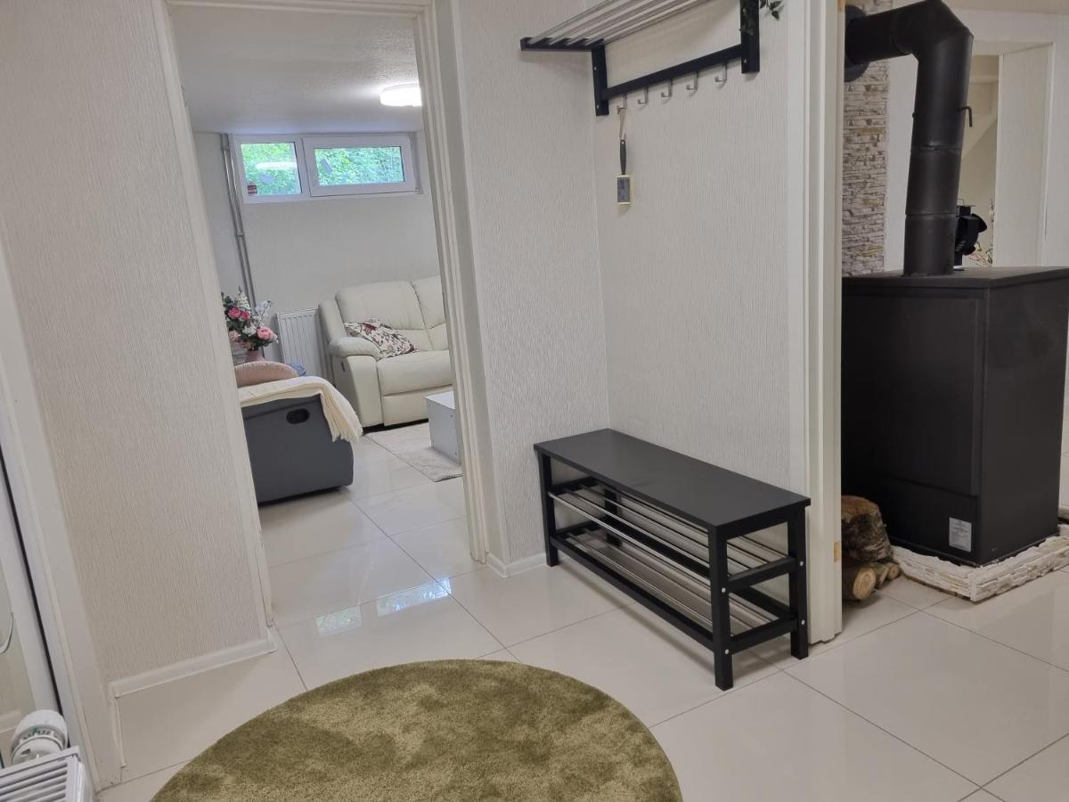 Moonlight - Trevlig Kallarlagenhet Apartment Broby Bagian luar foto