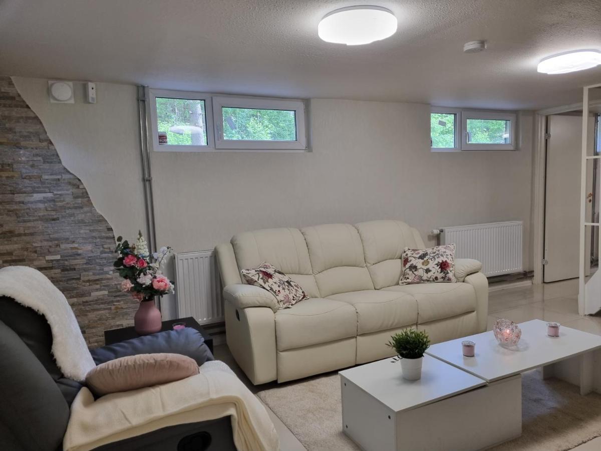 Moonlight - Trevlig Kallarlagenhet Apartment Broby Bagian luar foto