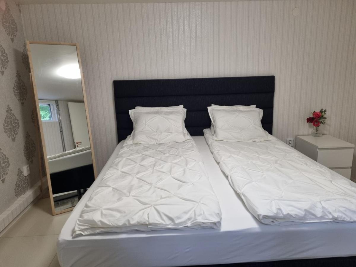 Moonlight - Trevlig Kallarlagenhet Apartment Broby Bagian luar foto